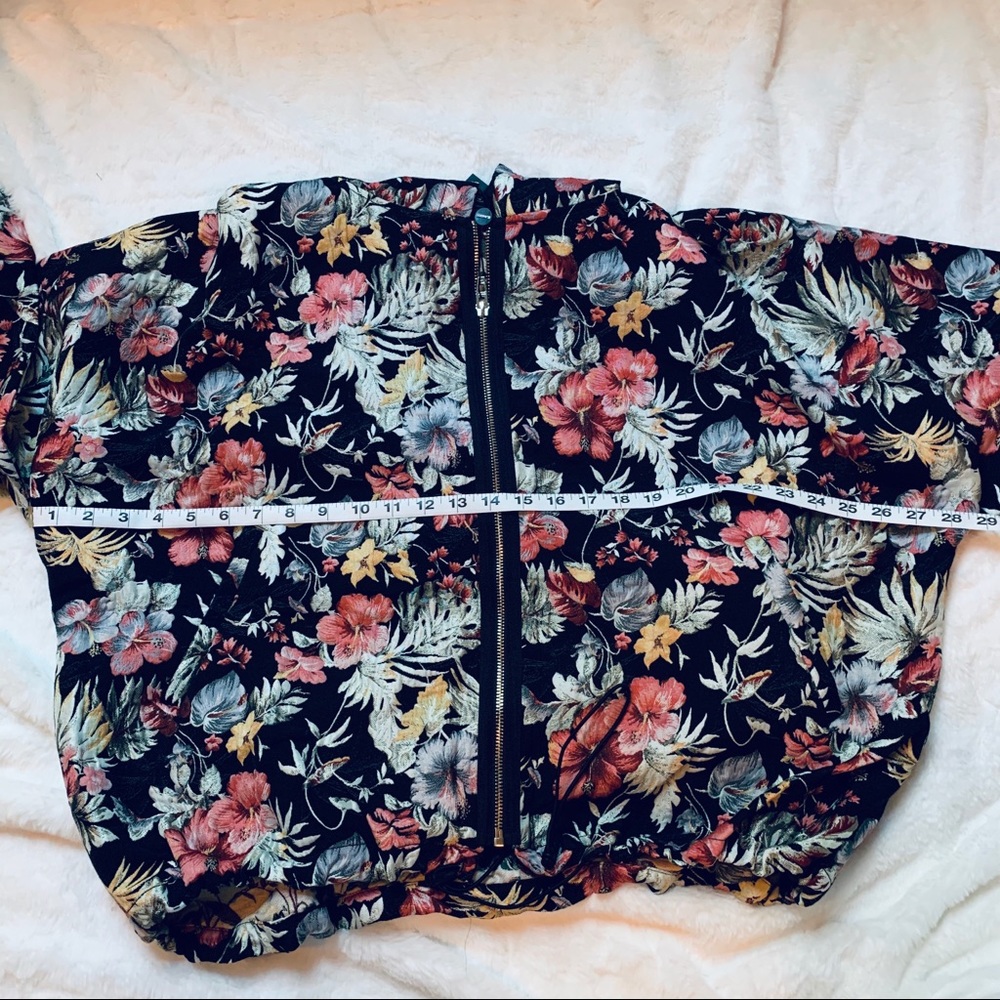 BlankNYC Summer Floral Windbreaker - Picture 6 of 10